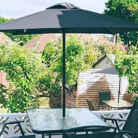 Holiday home The Palm House - Minutes From The Beach!