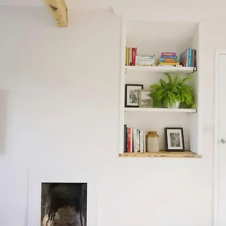 The Palm House - Minutes From The Beach! Falmouth
