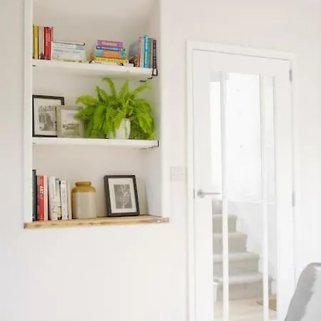 The Palm House - Minutes From The Beach! Holiday home *