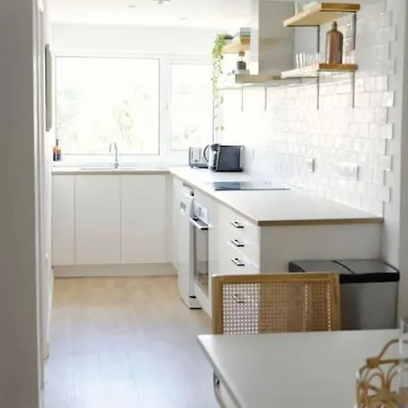The Palm House - Minutes From The Beach! *