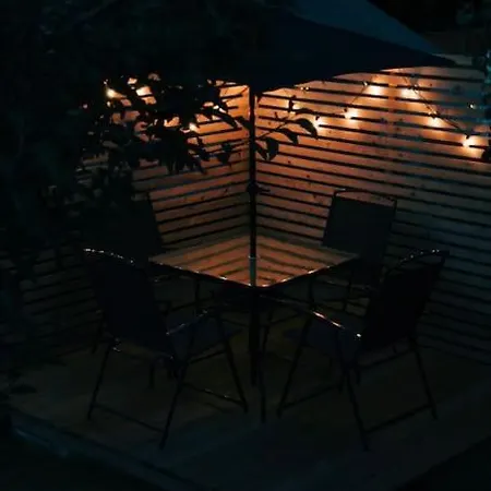 The Palm House - Minutes From The Beach! Holiday home *